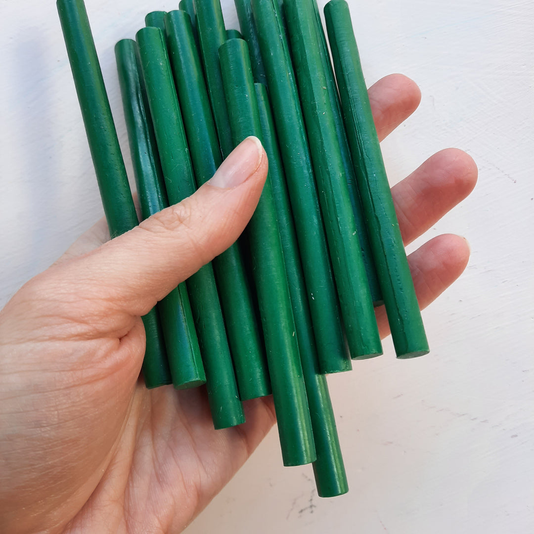 Green 7mm sealing wax sticks - Atelier - Cera  Green 7mm sealing wax sticks Atelier - Cera  Green 7mm sealing wax sticks